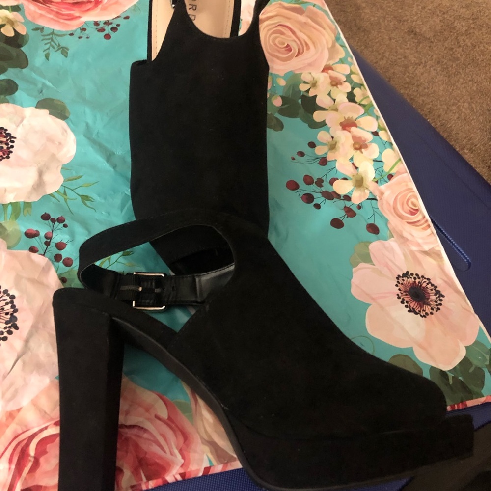 Gently Worn size 10W Sexy Torrid Sling Back and Peep Toe Black Heels🔥